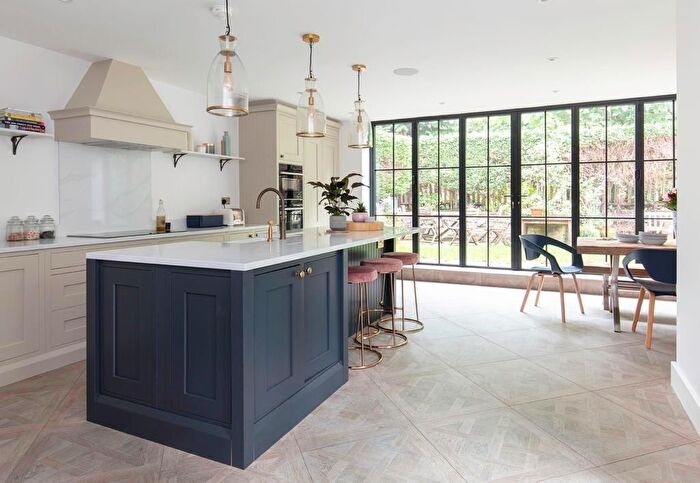 3 Bedroom Detached House For Sale In Woodside Grange Road, Woodside Park, N12