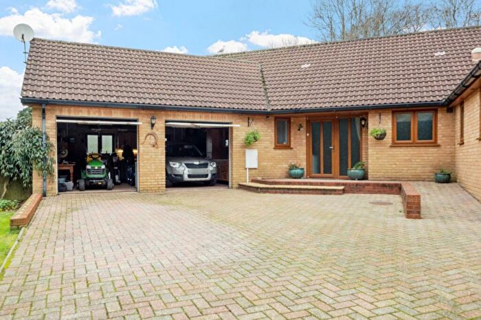 4 Bedroom Bungalow For Sale In Axminster, Dorset, EX13