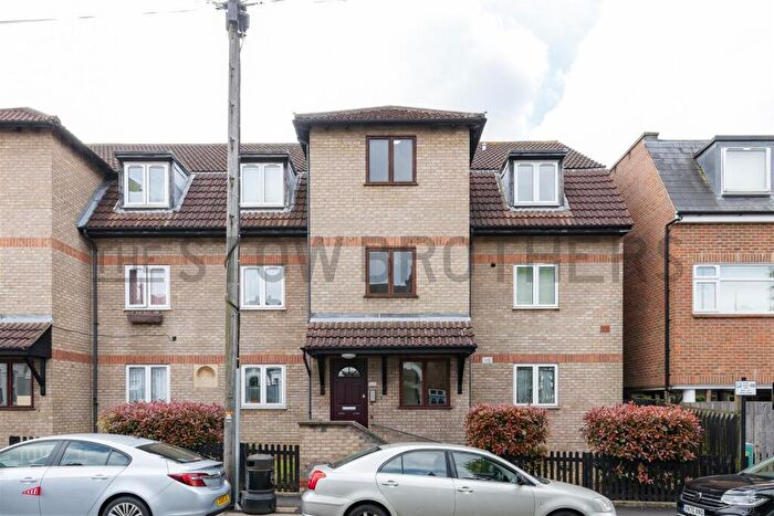 2 Bedroom Apartment To Rent In Raglan Road, Walthamstow, E17
