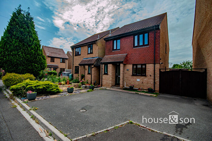 3 Bedroom Detached House For Sale In Kingswell Grove, Bournemouth, BH10