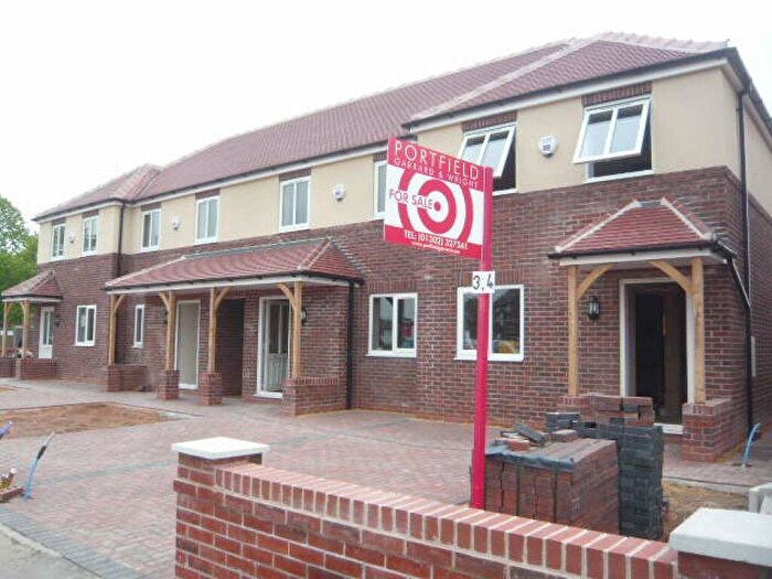 3 Bedroom Town House To Rent In Worcester Avenue, Wheatley, Doncaster, South Yorkshire, DN2