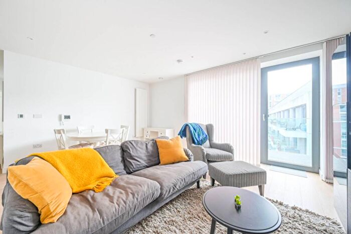 2 Bedroom Flat To Rent In Bonnet Street, Royal Docks, London, E16