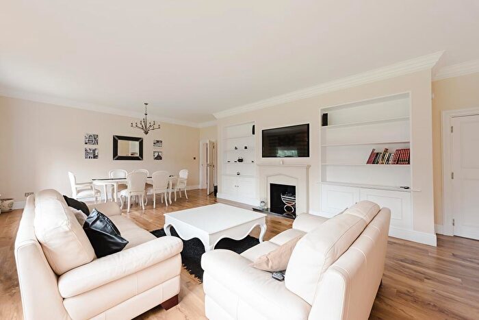 3 Bedroom Apartment To Rent In Grove End Road, St John's Wood, London, NW8