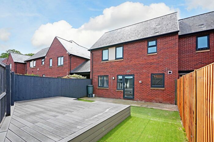 2 Bedroom Semi Detached House To Rent In Lavender Way, Sheffield, S5