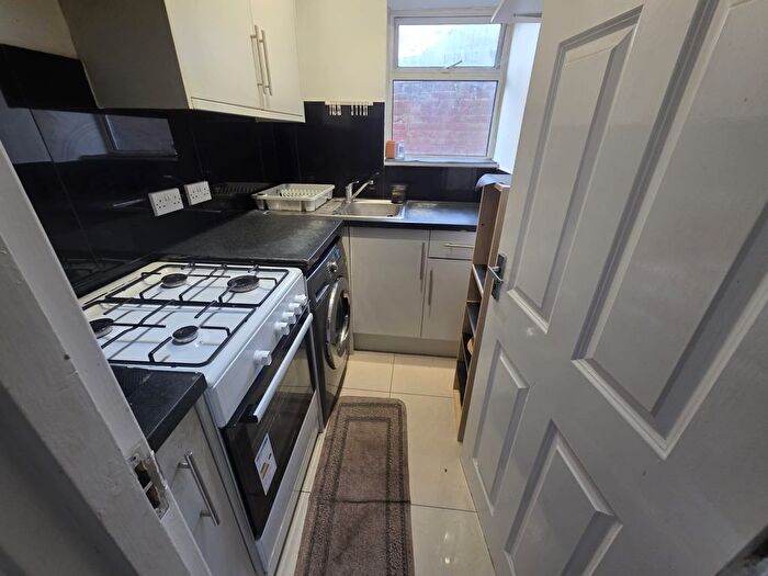 1 Bedroom Flat To Rent In Shaftesbury Waye, UB4