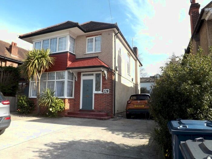 4 Bedroom Detached House To Rent In Edgwarebury Lane, Edgware, HA8