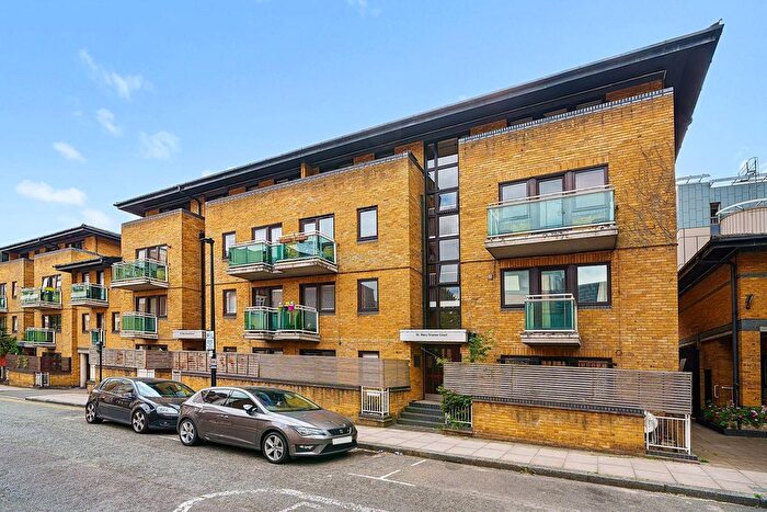 3 Bedroom Maisonette For Sale In Cartwright Street, Tower Hill, London, E1