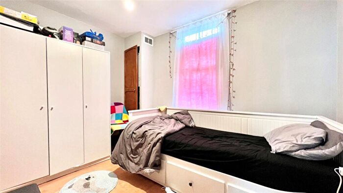 1 Bedroom Apartment To Rent In Zinzan Street, Reading, Berkshire, RG1