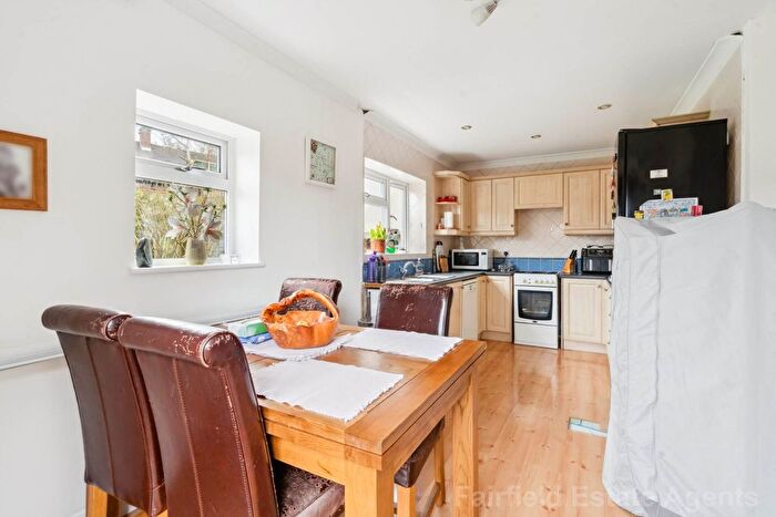 3 Bedroom End Of Terrace House For Sale In Dumfries Close, South Oxhey, WD19