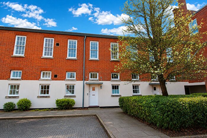 2 Bedroom Mews For Sale In East Mews, Knowle, PO17