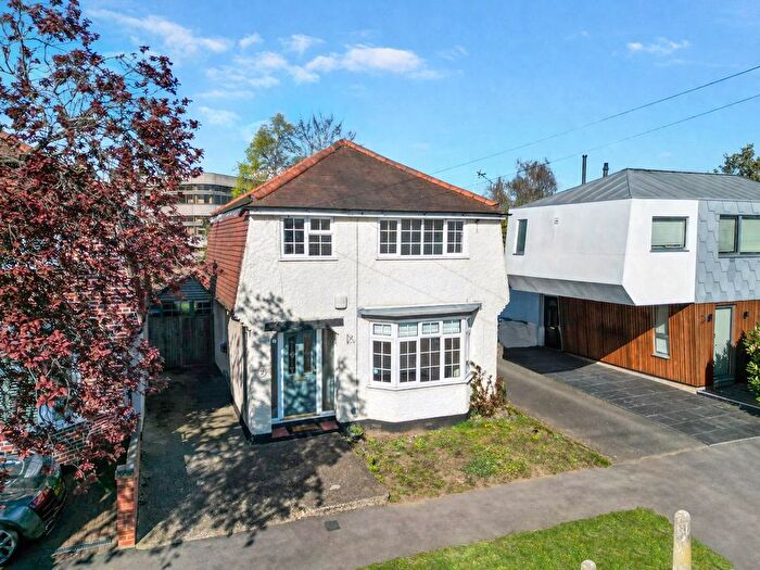 3 Bedroom Detached House For Sale In Claremont Close, Hersham, Walton-On-Thames, Surrey, KT12