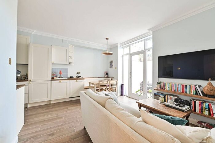 1 Bedroom Flat For Sale In Philbeach Gardens, Earls Court, London, SW5