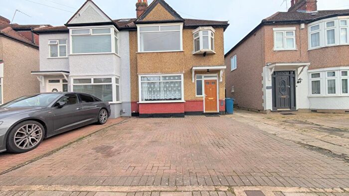 4 Bedroom House To Rent In Bishop Ken Road, Harrow, Middlesex, HA3