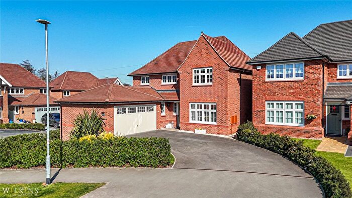 4 Bedroom Detached House For Sale In Rangemoor Crescent, Amington, Tamworth, B77