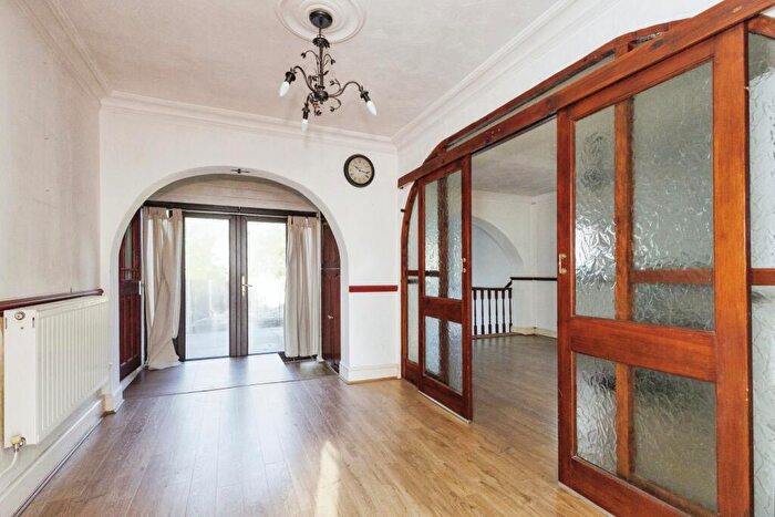 4 Bedroom Detached House For Sale In Sutton Drive, Droylsden, Manchester, Greater Manchester, M43