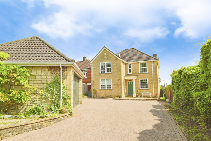 4 Bedroom Detached House For Sale In Malmesbury Road, Chippenham, SN15