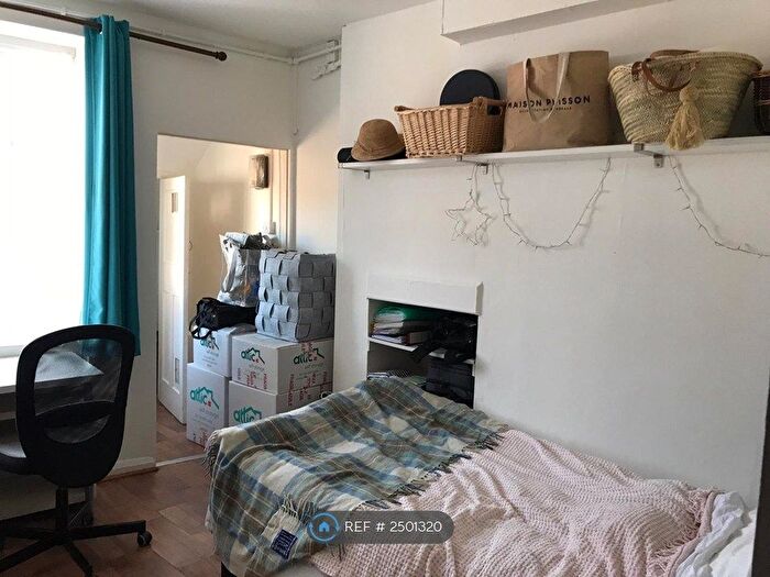 Studio To Rent In Finchley Lane, London, NW4