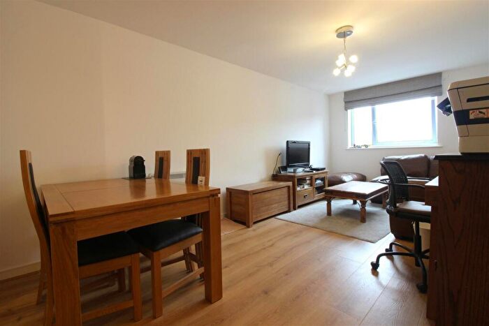 1 Bedroom Flat To Rent In Turnpike Court, Waltham Cross, EN8