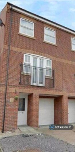 3 Bedroom Semi-Detached House To Rent In Sandringham Road, Brough, HU15