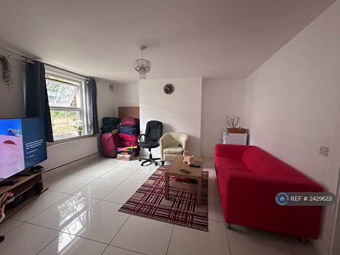 2 Bedroom Flat To Rent In Woodhill, London, SE18