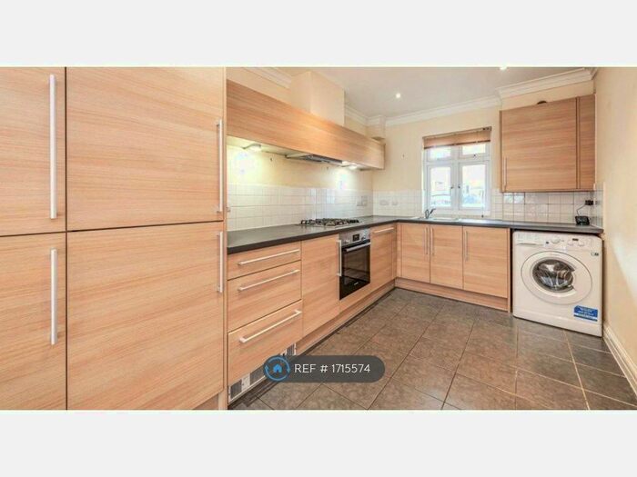 4 Bedroom Terraced House To Rent In Gabriels Square, Reading, RG6