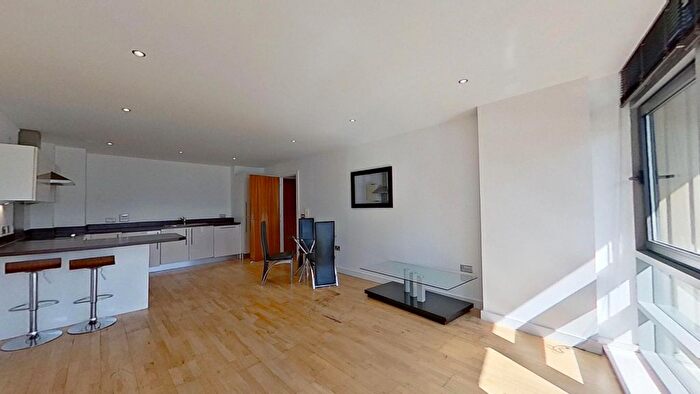 2 Bedroom Flat To Rent In Gotts Road, Leeds, LS12