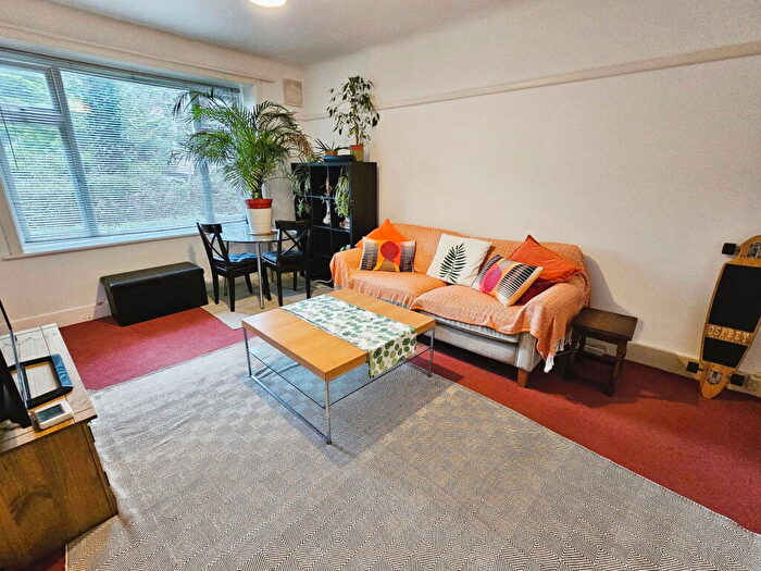 1 Bedroom Flat For Sale In Manor Road, Bournemouth, BH1