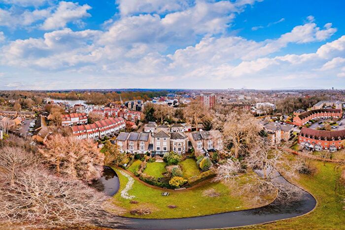 6 Bedroom Link Detached House To Rent In Mill Plat, Old Isleworth, TW7