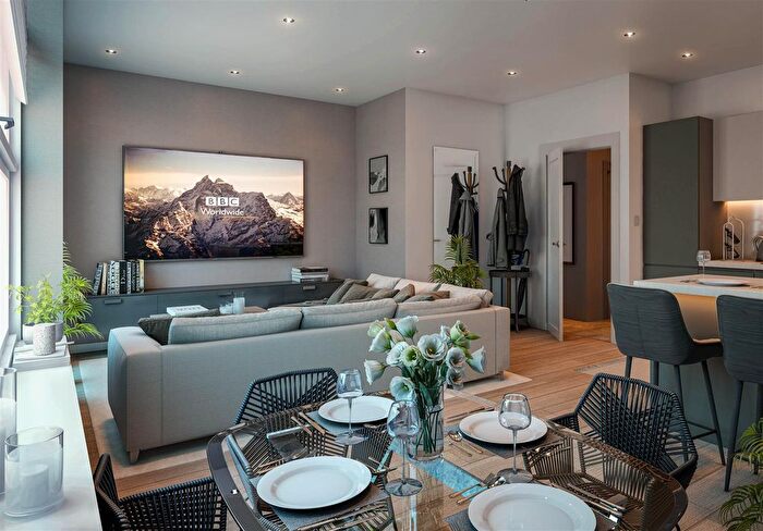 3 Bedroom Flat For Sale In Weavers Yard, Old Road, Cheadle, SK8