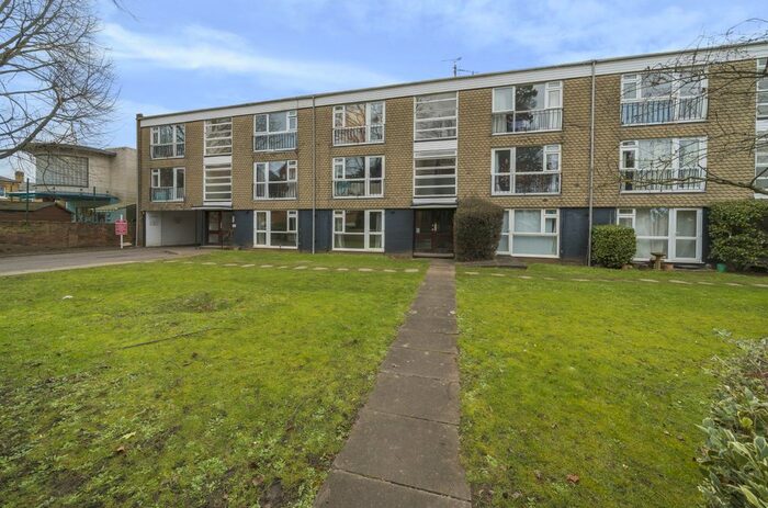 2 Bedroom Flat To Rent In Osborne Road, Windsor, SL4