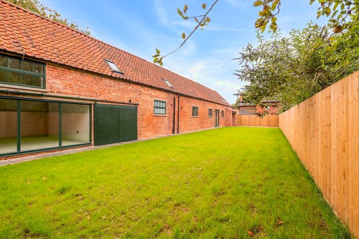 3 Bedroom Barn Conversion For Sale In Hillside Road, Glentworth, DN21