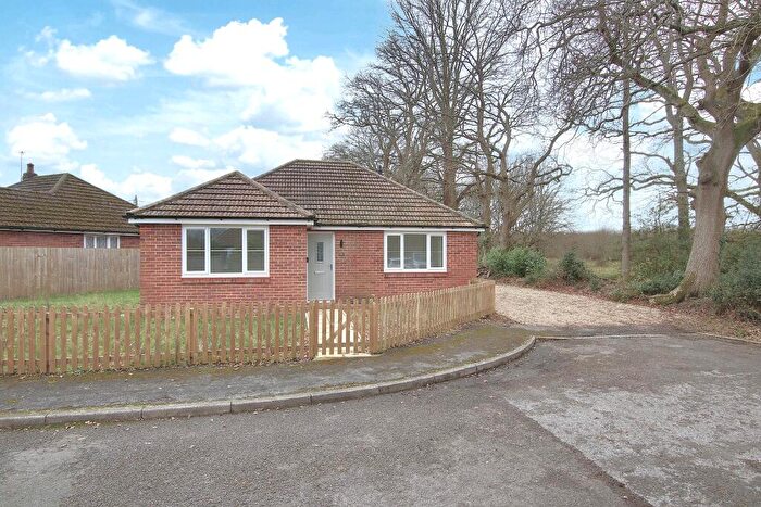 3 Bedroom Detached Bungalow For Sale In North Baddesley, Southampton, SO52