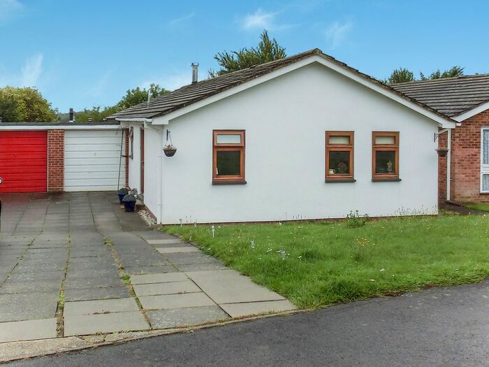 3 Bedroom Semi-Detached House To Rent In Chantry Avenue, Hartley, Longfield, DA3