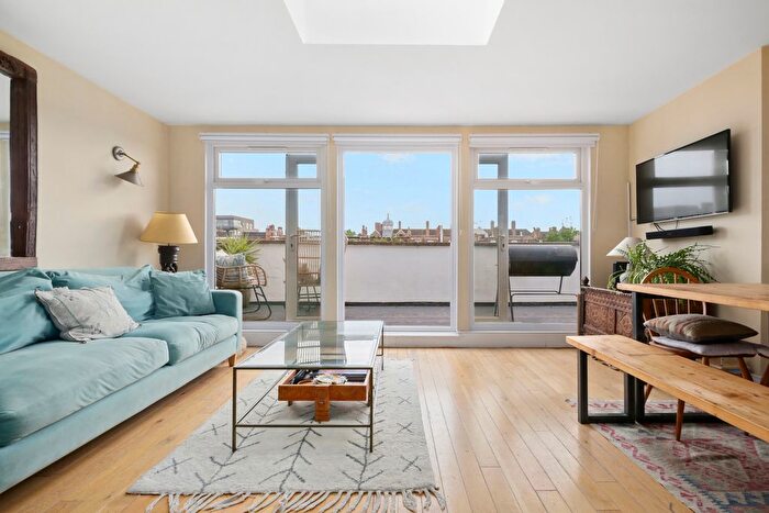 2 Bedroom Flat To Rent In Dunford Road, London, N7