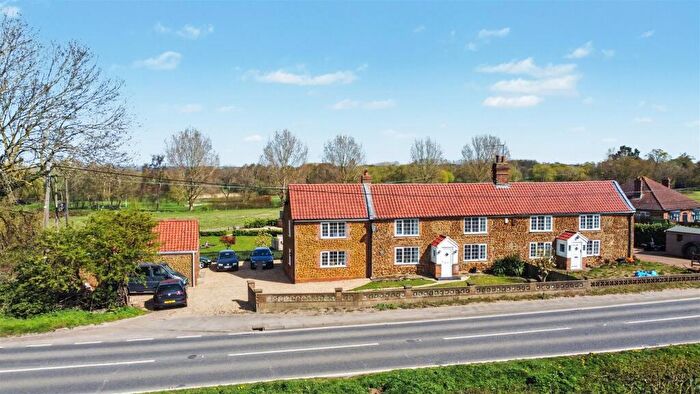 3 Bedroom Semi Detached House For Sale In Lynn Road, Middleton, PE32