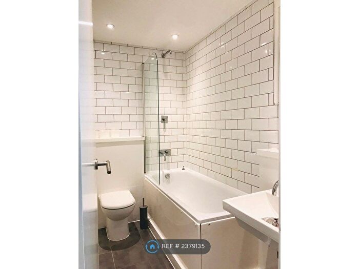 2 Bedroom Flat To Rent In Bellmore Court, Croydon, CR0