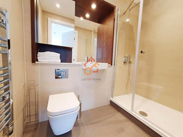 3 Bedroom Flat To Rent In Maine Tower, Harbour Way, London, E14