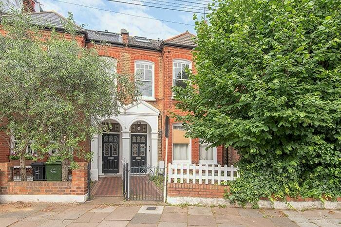 2 Bedroom Flat To Rent In Hambalt Road, London, SW4