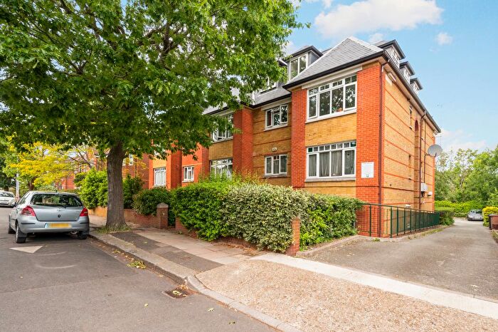 1 Bedroom Flat For Sale In Dukes Avenue, New Malden, KT3