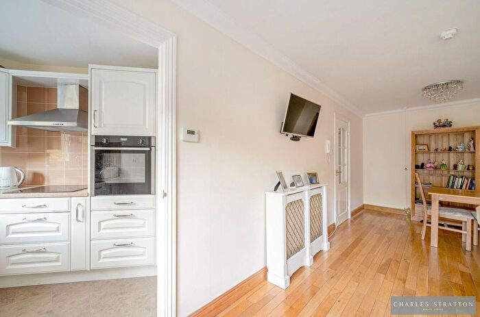 1 Bedroom Flat For Sale In Gidea Lodge, Main Road, RM2