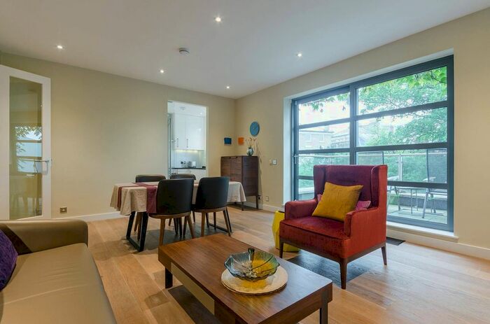 2 Bedroom Flat To Rent In Haverstock Hill, Hampstead, London, NW3