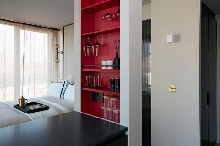 Studio To Rent In Willesden Lane, London, NW2