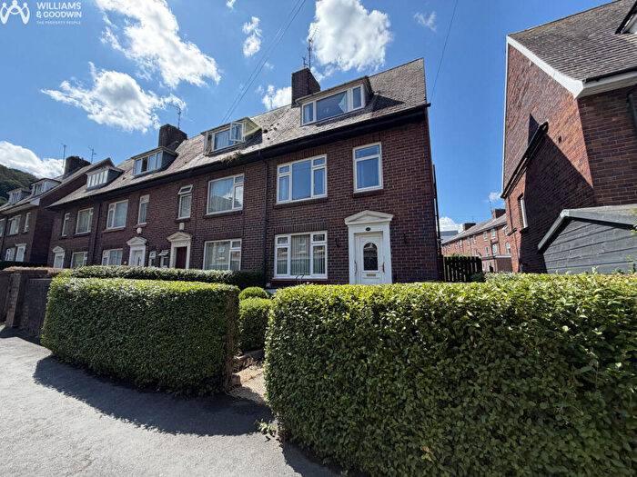 4 Bedroom End Of Terrace House For Sale In Dean Street, Bangor, Gwynedd, LL57