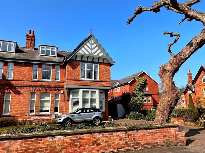 2 Bedroom Flat To Rent In Limetree Court, York, YO30