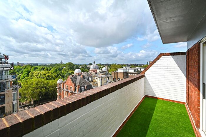2 Bedroom Flat For Sale In Queensway, Consort House Queensway, W2