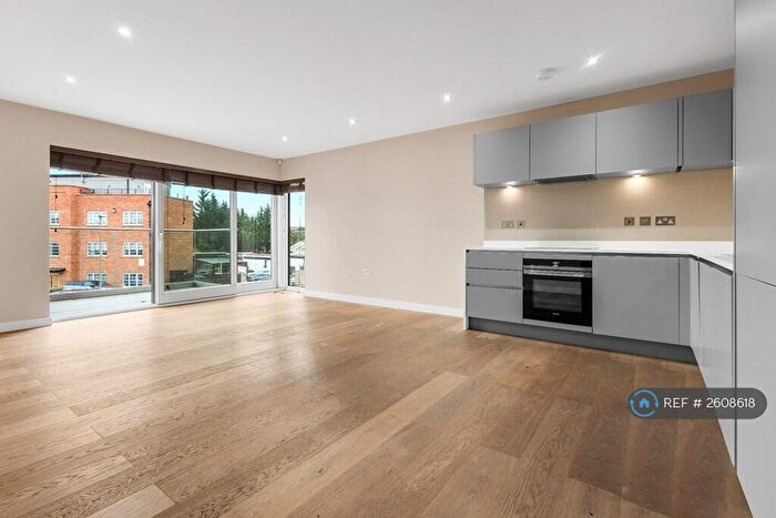 2 Bedroom Flat To Rent In East Barnet Road, Barnet, EN4