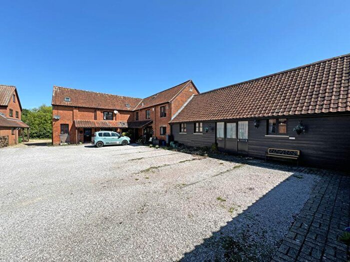 2 Bedroom Bungalow For Sale In High Street, Newton Poppleford, EX10