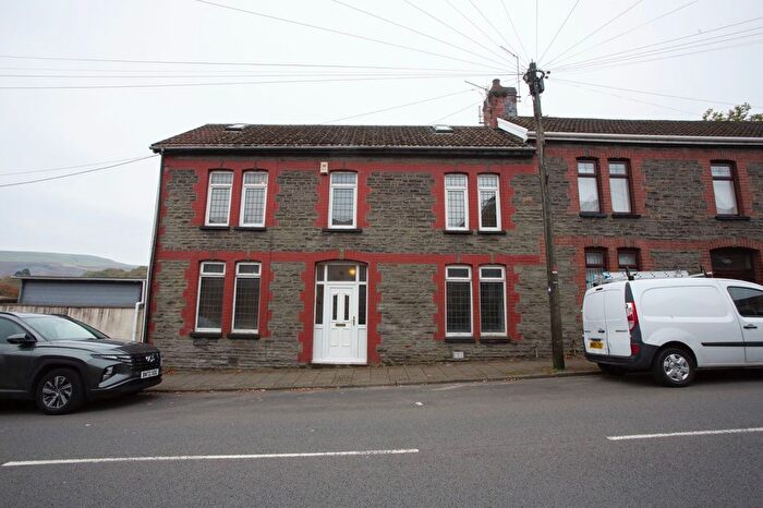 3 Bedroom Semi-detached House For Sale In Cemetery Road, Porth, CF39