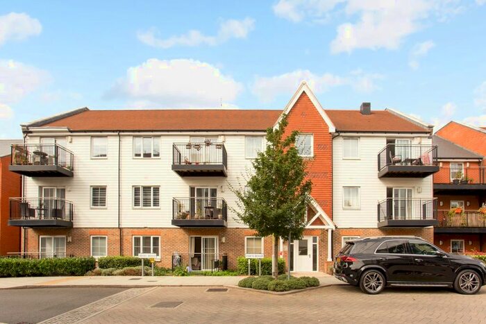 2 Bedroom Flat To Rent In Eden Road, Dunton Green, Sevenoaks, TN14