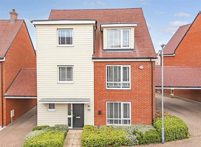 5 Bedroom Detached House To Rent In Fairway Drive, Chelmsford, Essex, CM3
